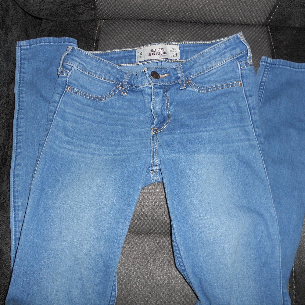 Hollister jeans size 1R  W25  L29